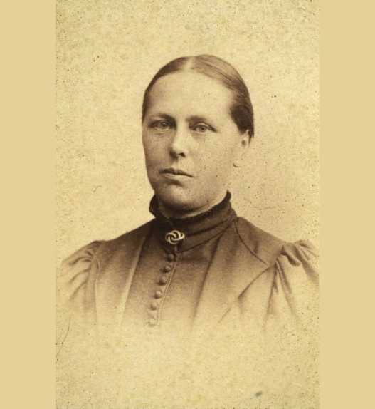 Portrait photographique de Camille Vidart, féministe suisse et militante des droits des femmes, fin du XIXᵉ siècle