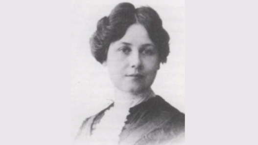 Portrait en noir et blanc de Nelly Schreiber-Favre, première femme avocate de Suisse romande, début du XXe siècle.