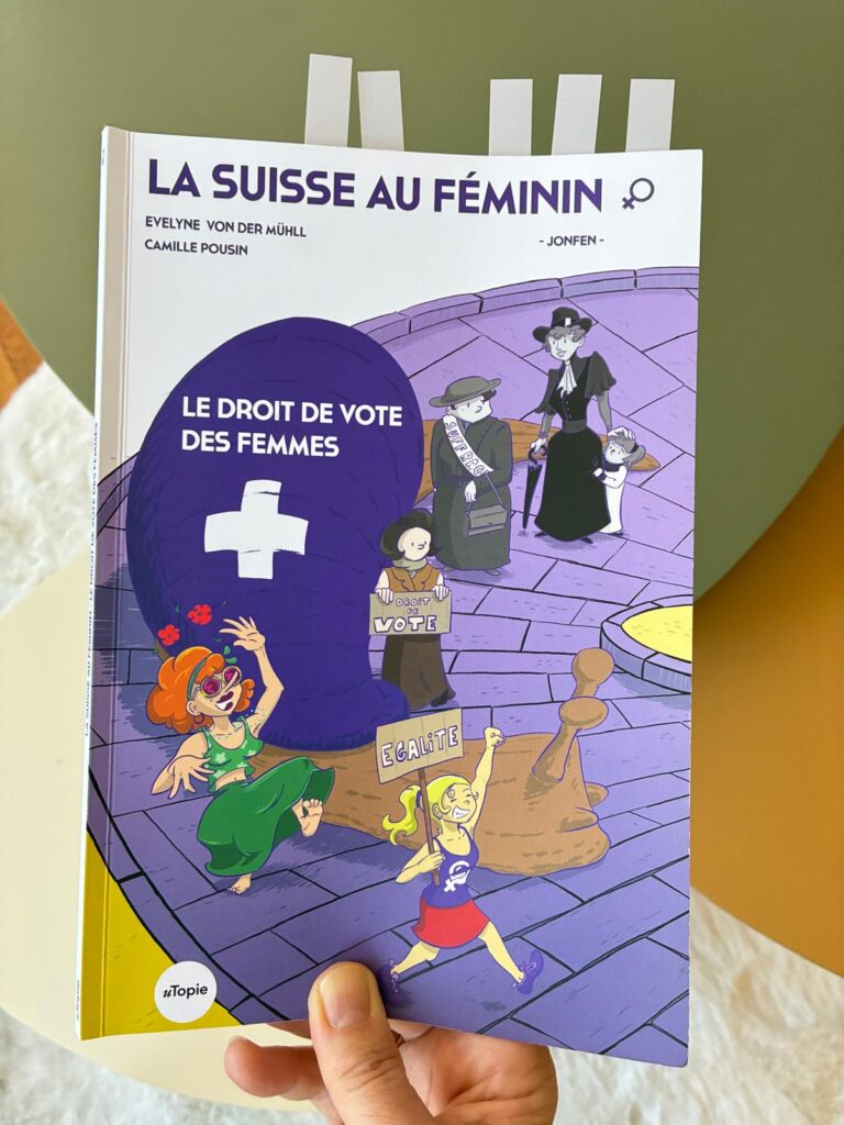 Livre La Suisse au féminin : le droit de vote des femmes tenu entre les mains