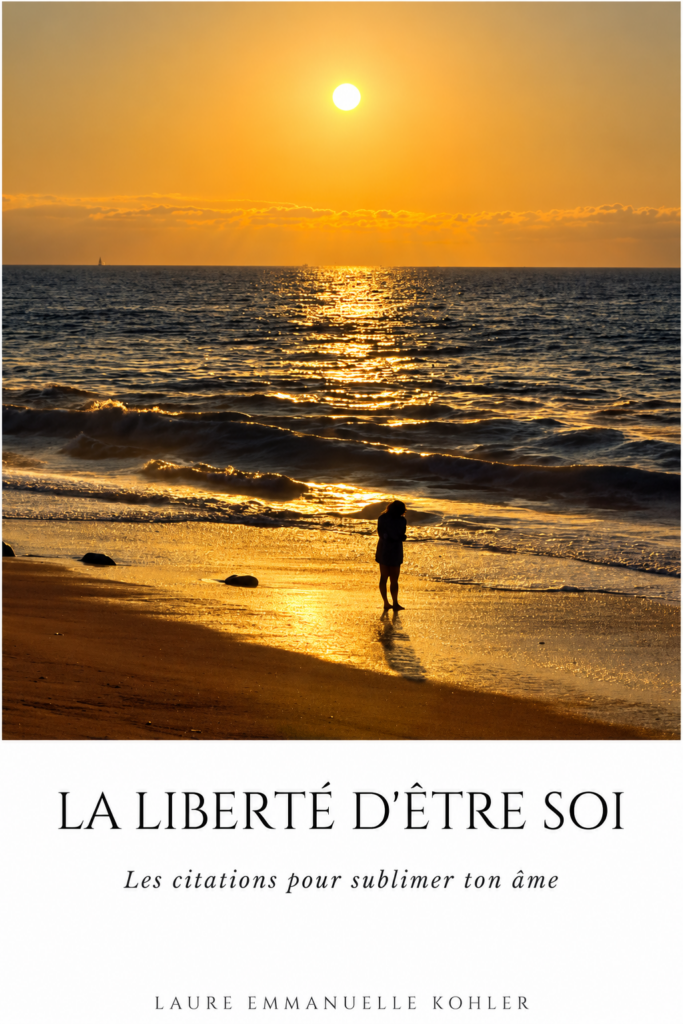 « Couverture du livre La liberté d’être soi : Les citations pour sublimer ton âme, de Laure Emmanuelle Kohler, illustrée par un coucher de soleil sur la mer. »