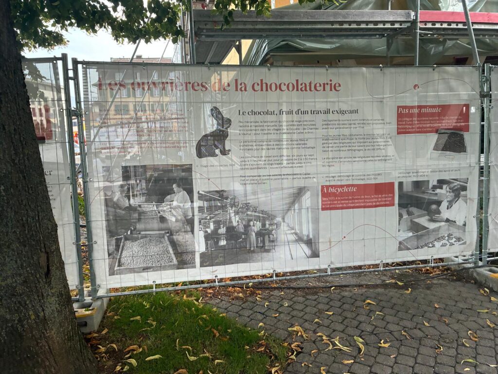 Panneau consacré aux ouvrières de la chocolaterie de Broc et à leurs conditions de travail